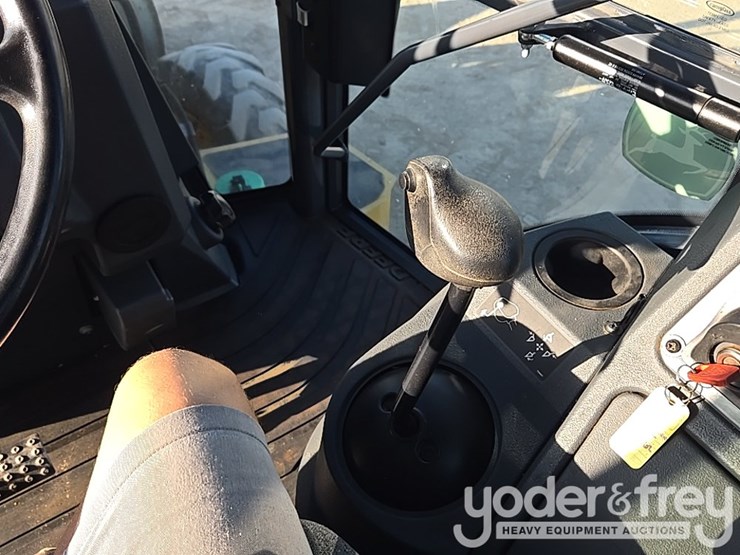 2019-deere-310l-image-83