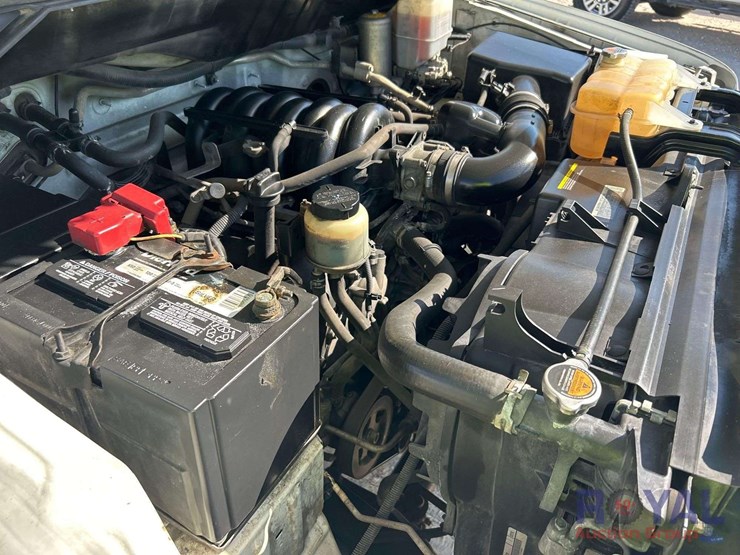 2012-nissan-nv2500hd-image-9
