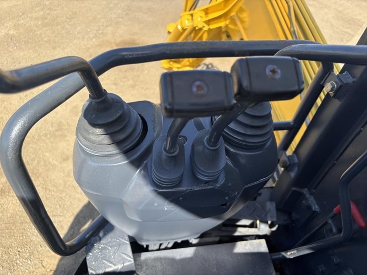komatsu-pc12-image-19