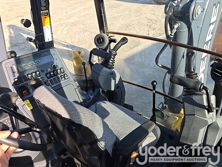 2019-deere-310l-image-75