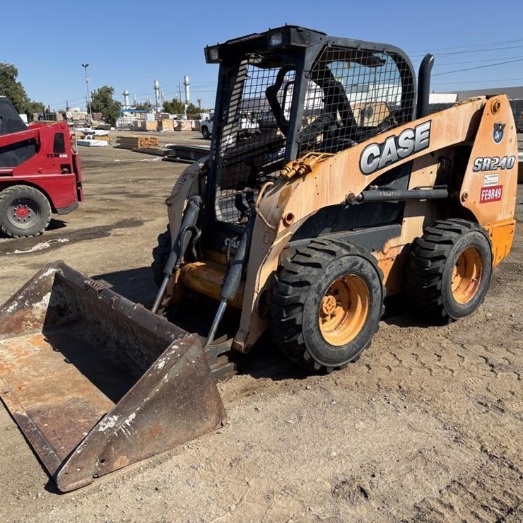 2015 CASE SR240