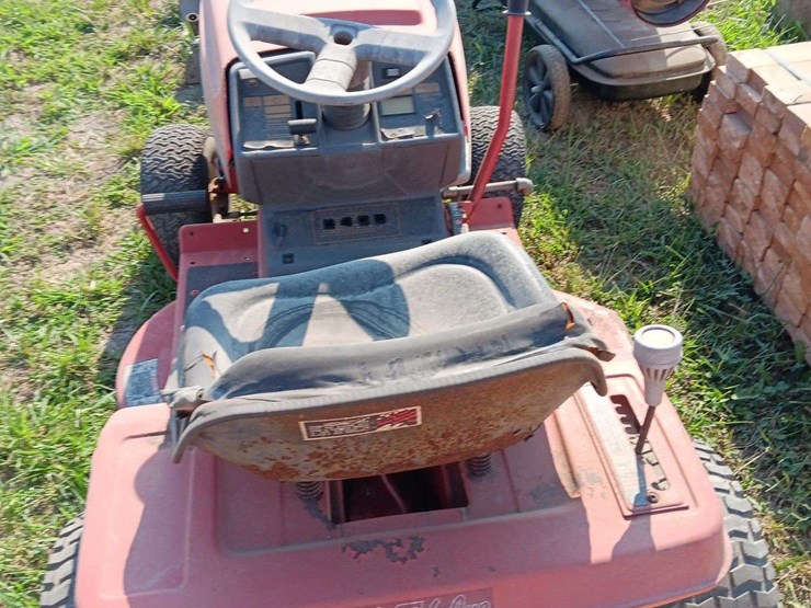 true-value-lawn-chief-riding-mower,-50"-deck,-needs-work-image-2