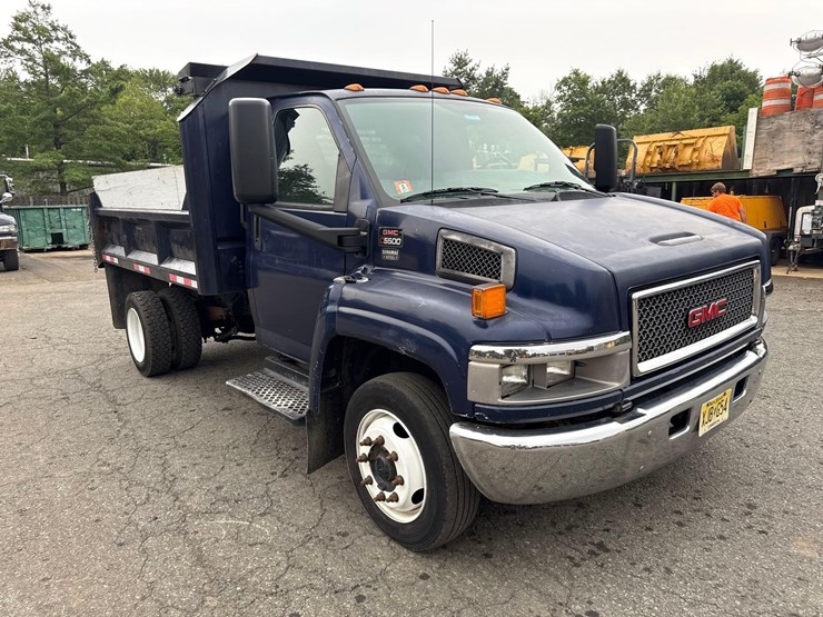 2009-gmc-topkick-image-2