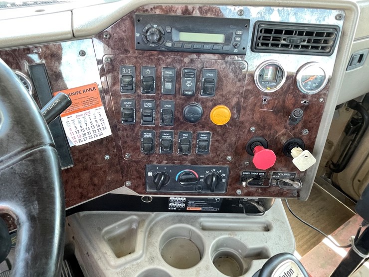 2010-international-9200i-image-39