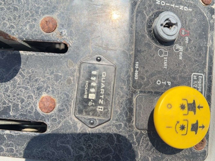 x-mark-lazer-zero-turn-mower,-329hrs,-52"-deck-image-6