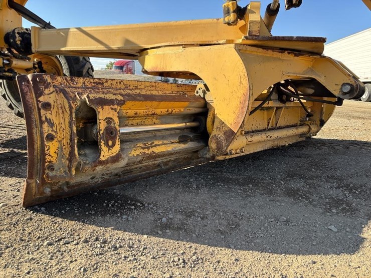1991-deere-670b-image-13