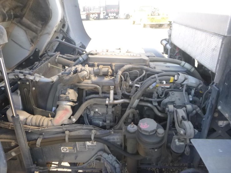 2016-peterbilt-220-image-23