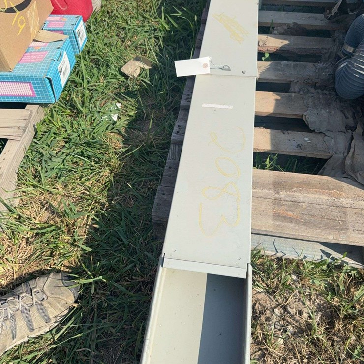 Midwest 30/20-amp pedestal