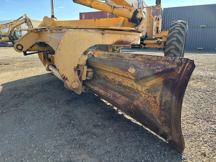 1991-deere-670b-image-14