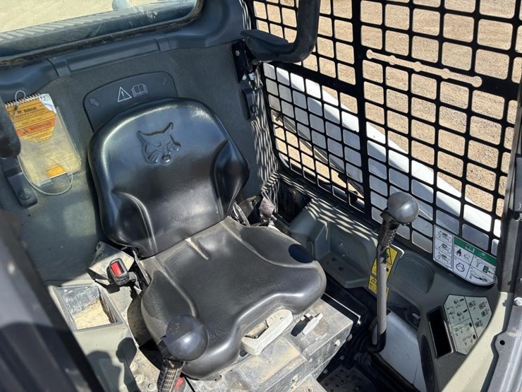 2022-bobcat-t450-image-18