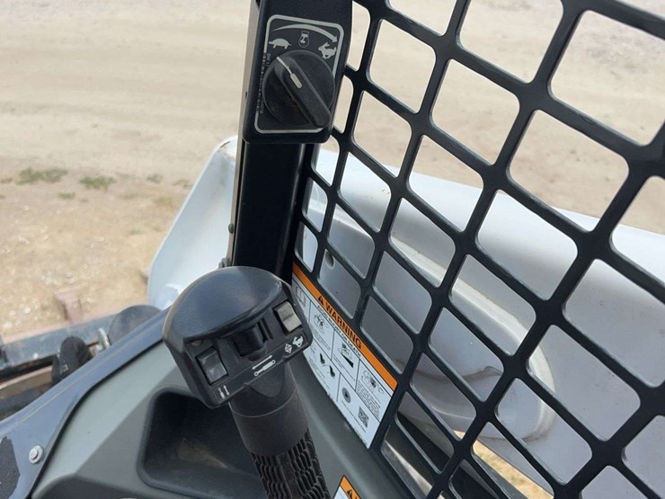 2020-bobcat-t595-image-7