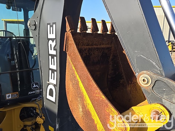 2019-deere-310l-image-13