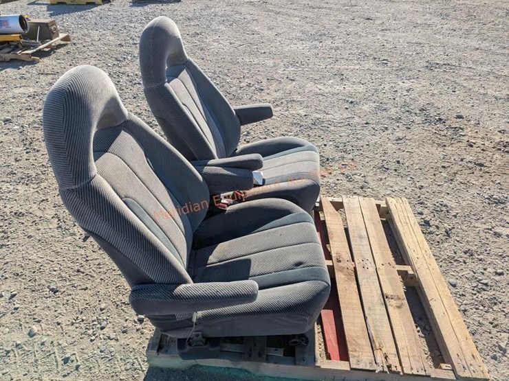 2--survivor-bucket-seats-image-5