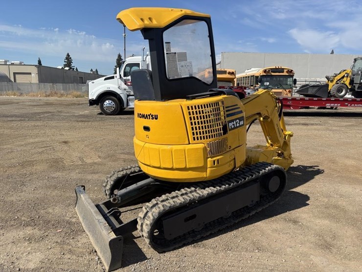 komatsu-pc12-image-3