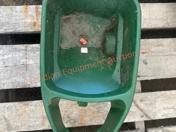 scott's-fertilizer-spreader-image-7