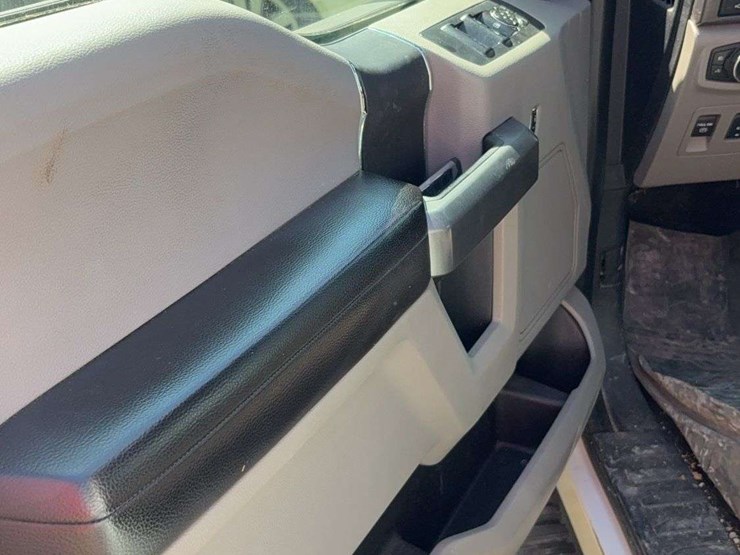 2017-ford-f150-image-28