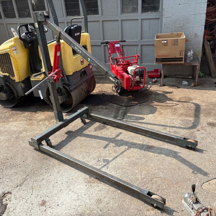 1,500lb Capacity Portable Engine Hoist