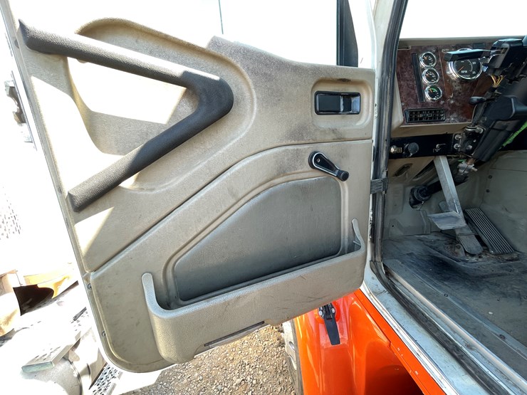 2010-international-9200i-image-35