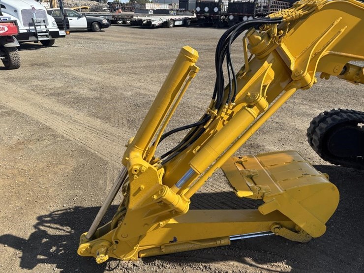komatsu-pc12-image-12