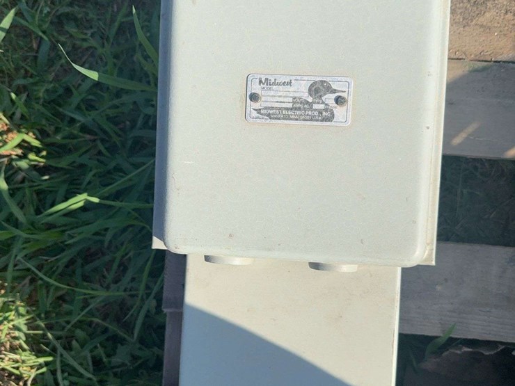 midwest-30/20-amp-pedestal-image-2