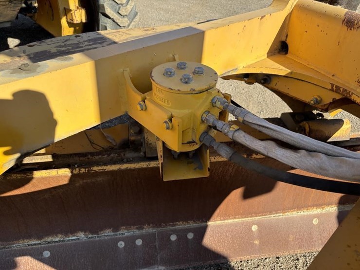 1991-deere-670b-image-18