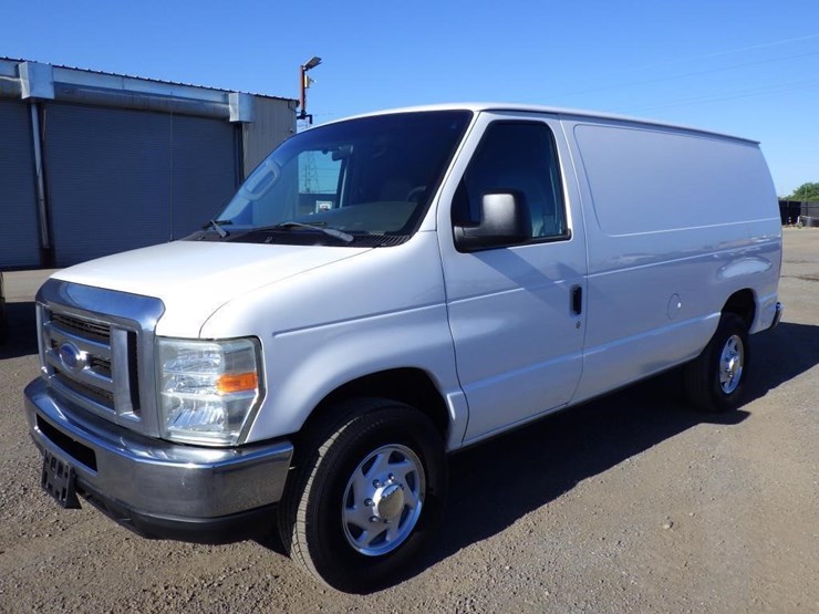 2008-ford-econoline-350-image-1