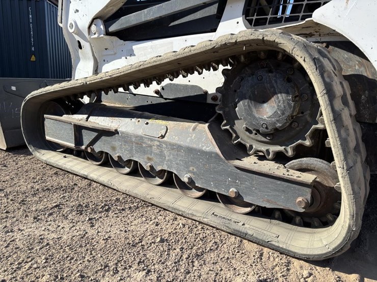 2019-bobcat-t740-image-15