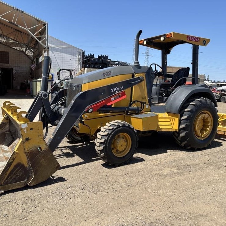 2018 DEERE 210L