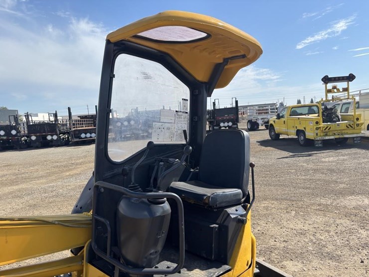 komatsu-pc12-image-16