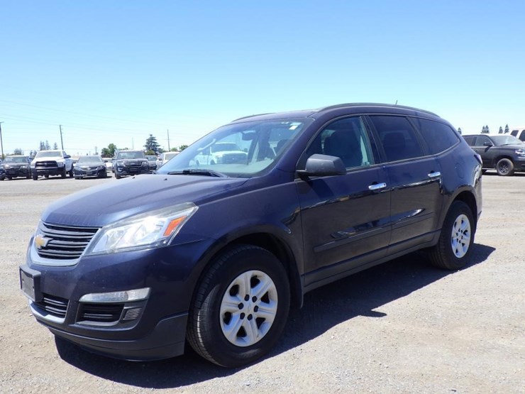 2017-chevrolet-traverse-image-2