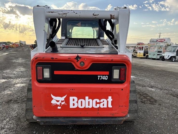 2019-bobcat-t740-image-8