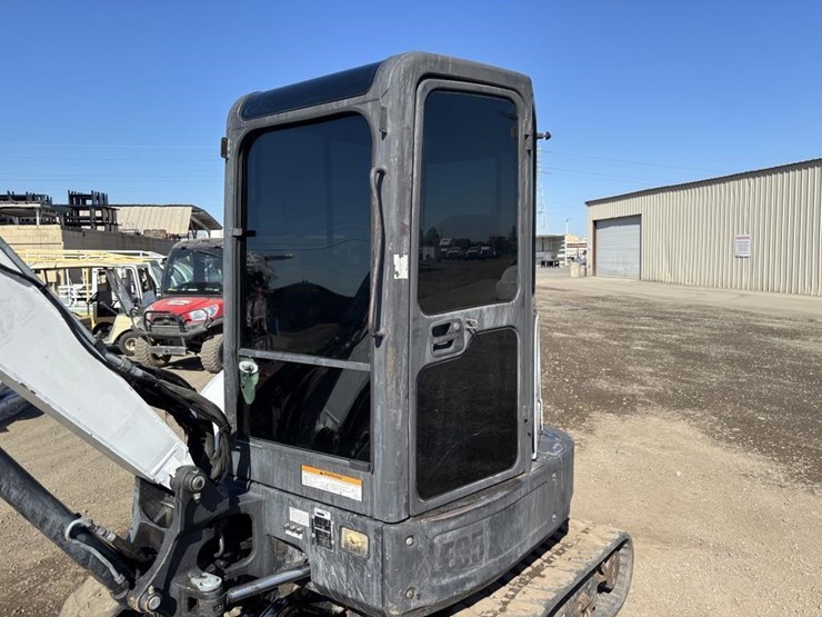 2009-bobcat-e35-image-25