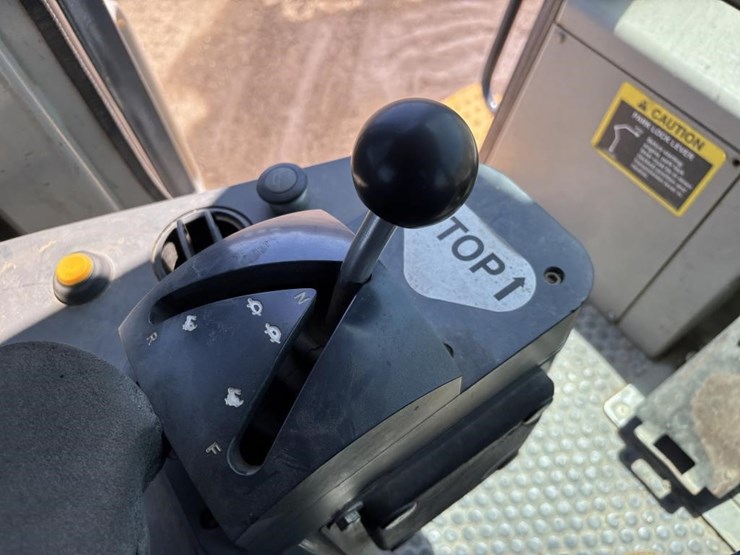 2005-deere-755c-image-29