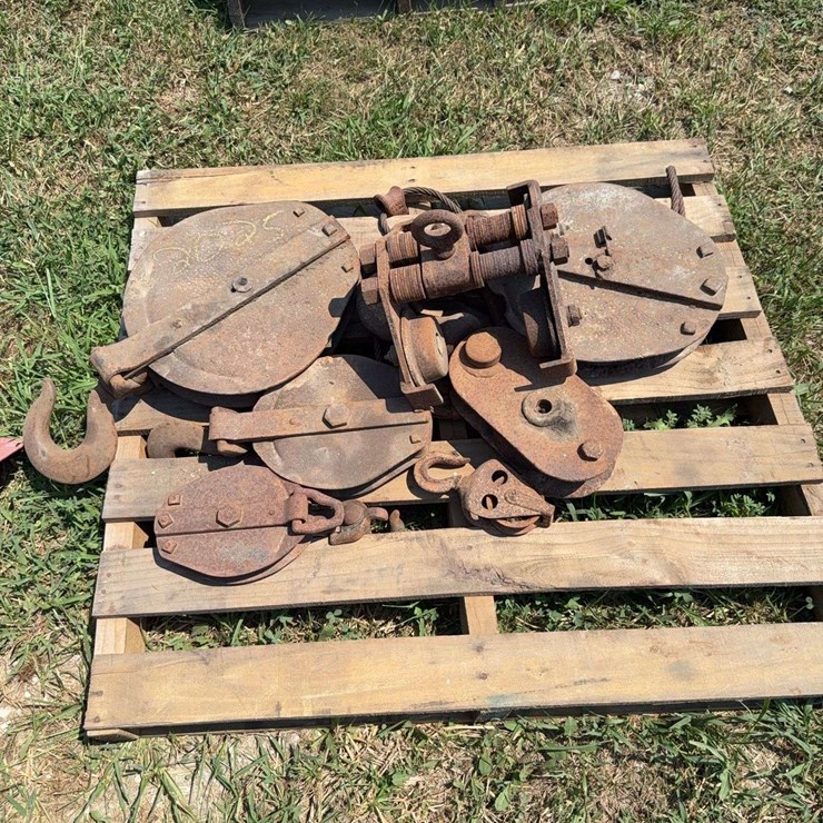 7 pulleys various sizes