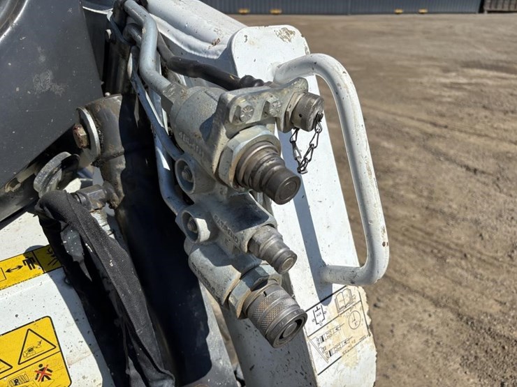 2022-bobcat-t450-image-12