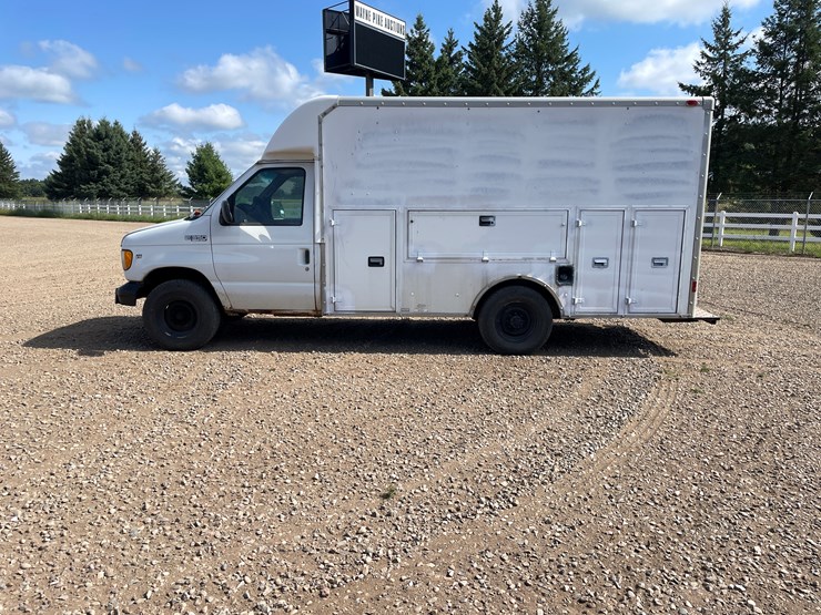 2002-ford-e350-image-2