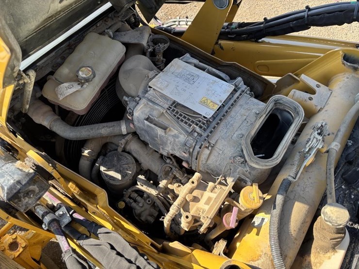 2018-caterpillar-420f2-it-image-54