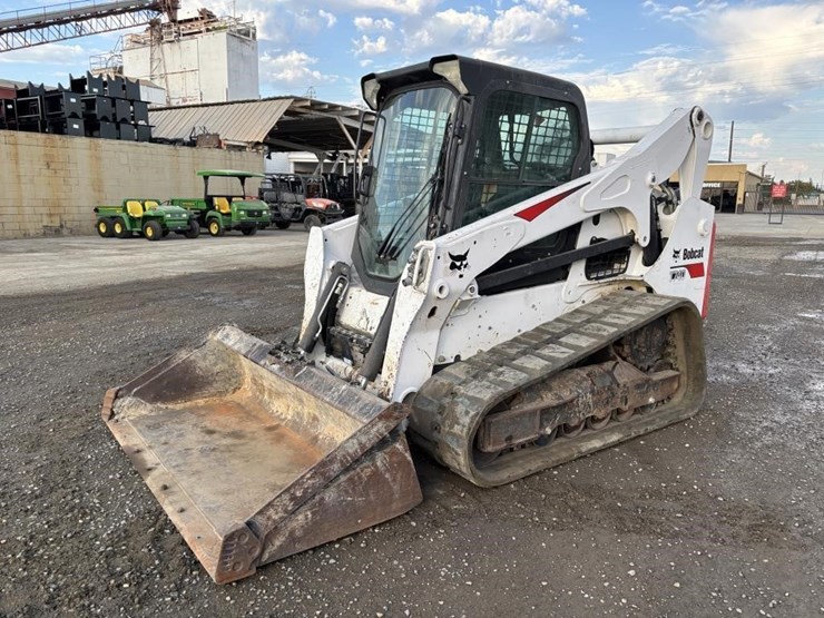 2019-bobcat-t740-image-1
