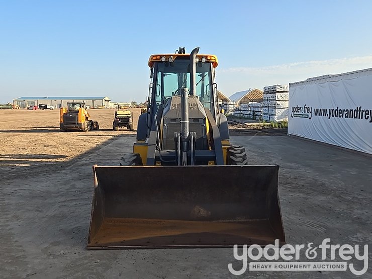 2019-deere-310l-image-8