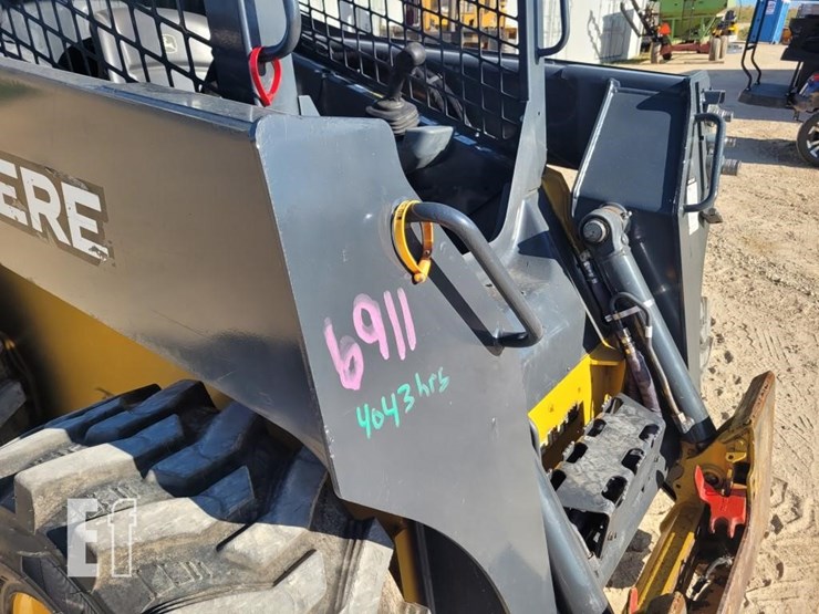 deere-320g-image-5