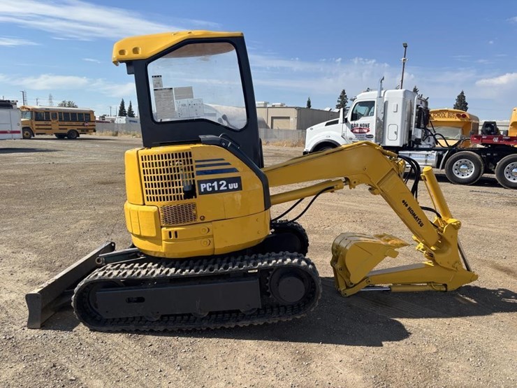 komatsu-pc12-image-6