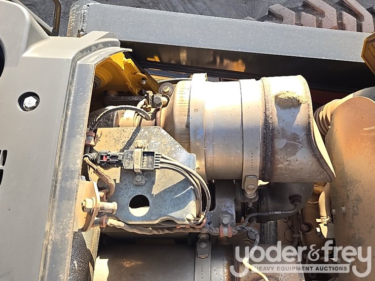 2019-deere-310l-image-66