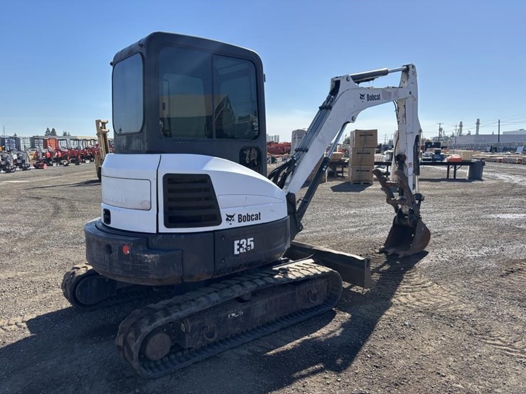 2009-bobcat-e35-image-3