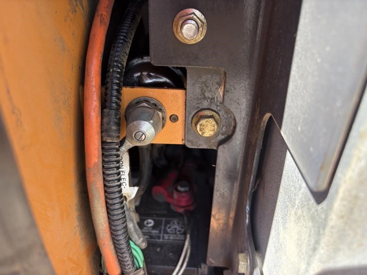 2015-case-tr320-image-38