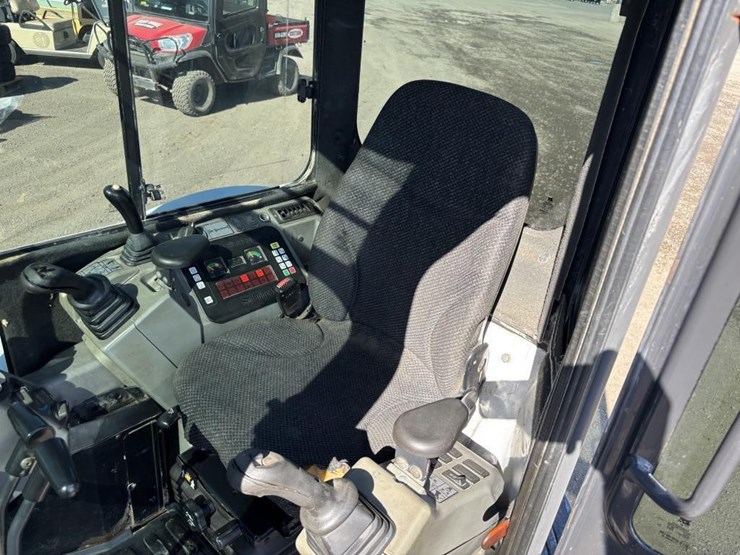 2009-bobcat-e35-image-26