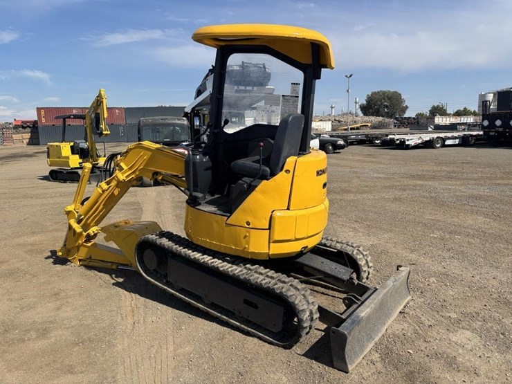 komatsu-pc12-image-4