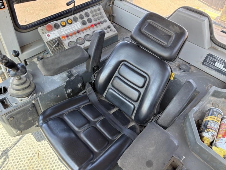 2005-deere-755c-image-27