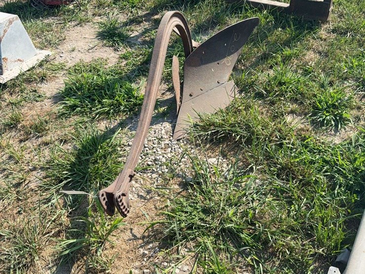 single-bottom-plow-image-1