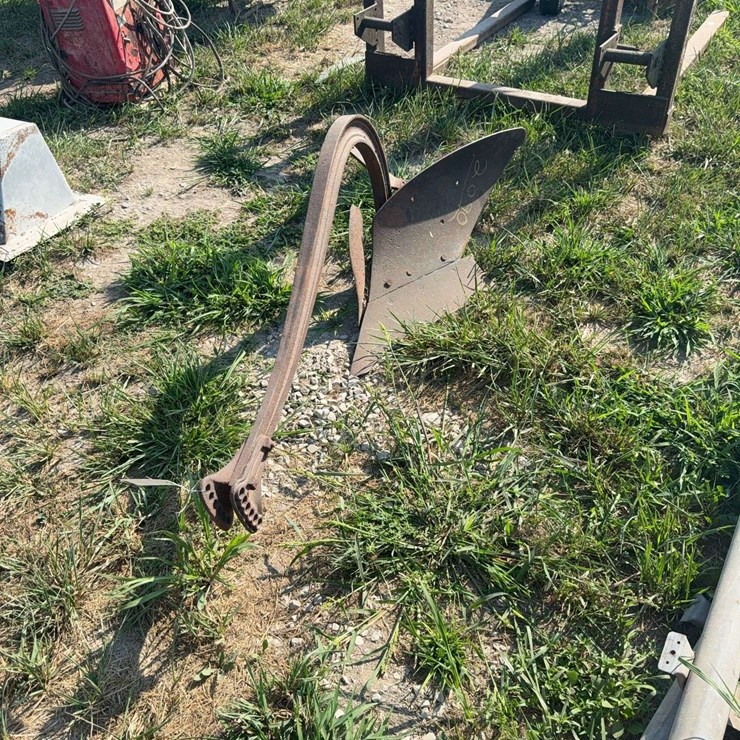 Single bottom plow
