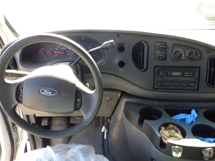 2008-ford-econoline-350-image-8